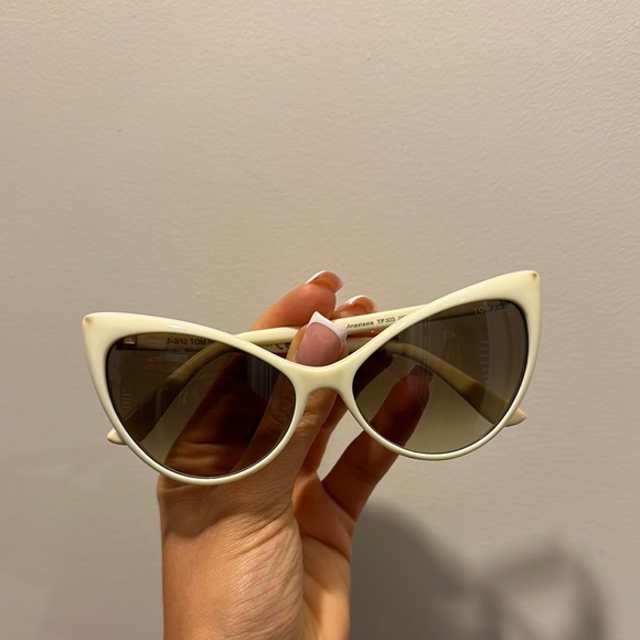 Authentic Tom Ford Anastasia Cat-Eye Sunglasses - Picture 4 of 4
